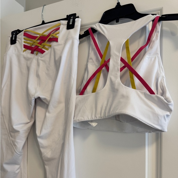 White matching Fabletics set - Picture 6 of 6